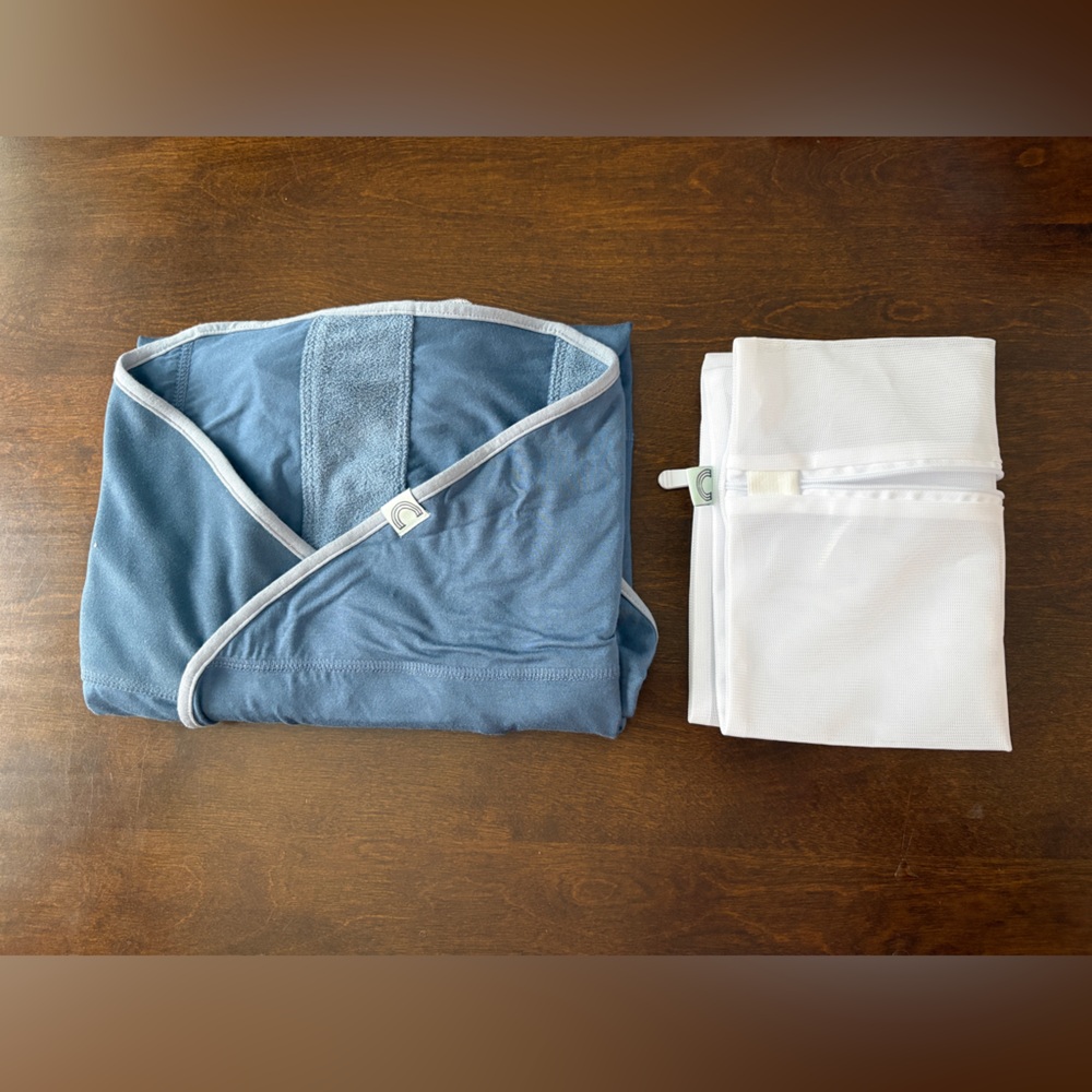 Taking Cara Babies B.E.S.T. Swaddle in Coastal Blue with washing bag!